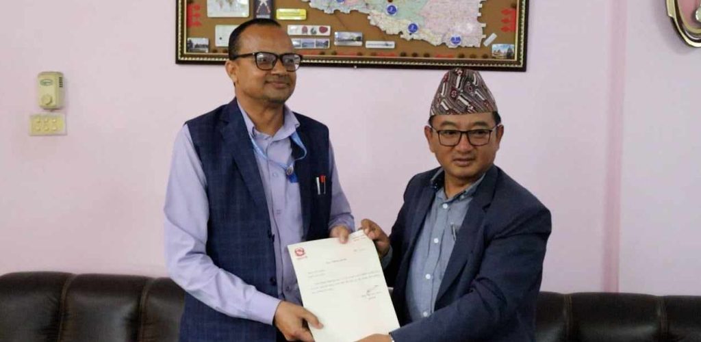 मुख्यमन्त्री लामाको राजीनामा प्रदेश प्रमुख कार्यालयमा पेस